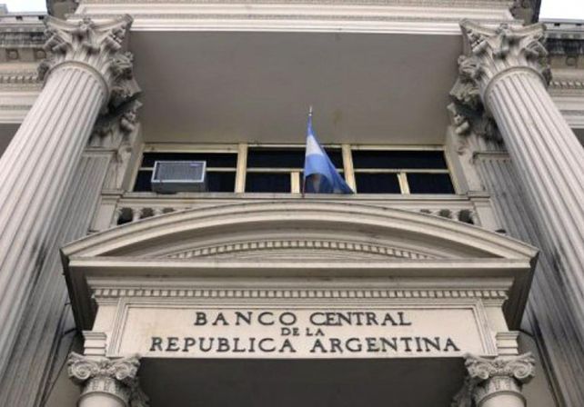 El mercado prevé un dólar más alto a fin de año y ajusta sus expectativas sobre la economía.