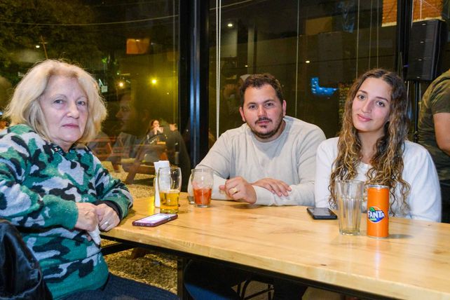 Monica Rebain,  Facundo Jaime y Sofia Palena.