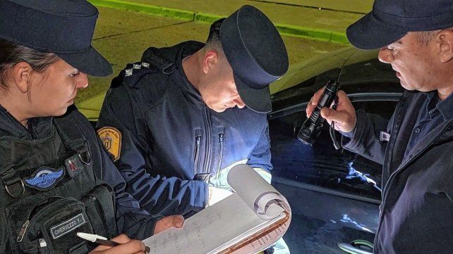 La Policía secuestró el arma reglamentaria calibre 9 milímetros del funcionario de Gendarmería.