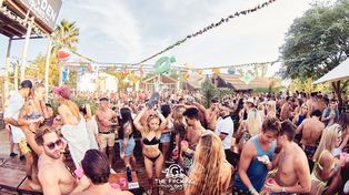 Las fiestas en los paradores de las islas trajeron polémica por la medida cautelar que prohíbe ese tipo de eventos sobre ese territorio protegido.