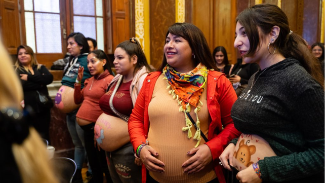 Futuras mamás participando de un programa de protección del embarazo dictado por el gobierno de la provincia de Córdoba.