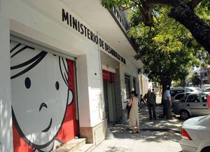 Esperar la adopción en Santa Fe: ​seis de cada diez niños, niñas y adolescentes viven hacinados