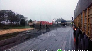 Espectacular choque entre camiones en ruta 34