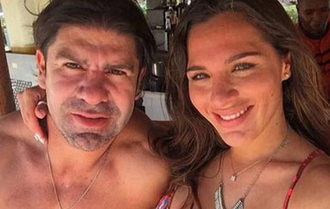El chileno junto a su novia.