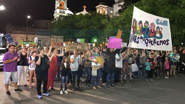 Conmocionados. La convocatoria fue en la Plaza Ramírez. 