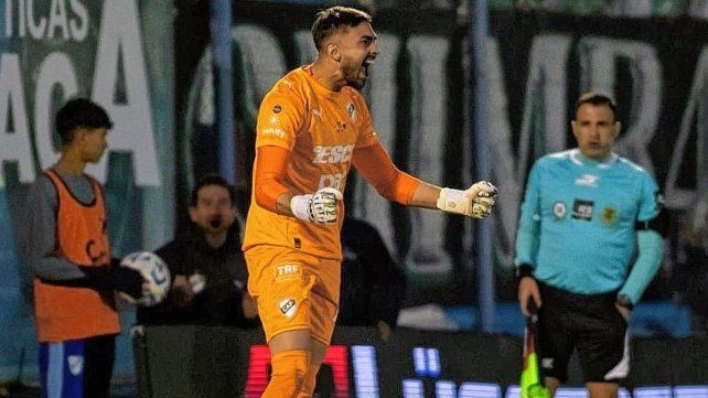 El arquero de Platense Nicolás Sumavil atajó dos penales.