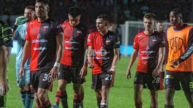 Colón espera por dos piezas para recibir a Central Córdoba