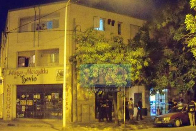 Un hombre mantuvo de rehén a un niño de 7 años tras herir a su madre