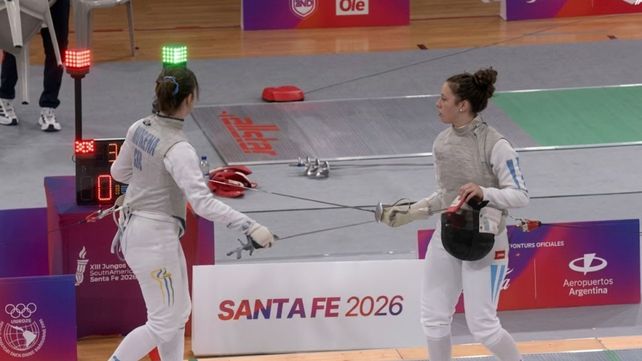 La rosarina Valentina Cassanello (derecha) ante la colombiana Prieto