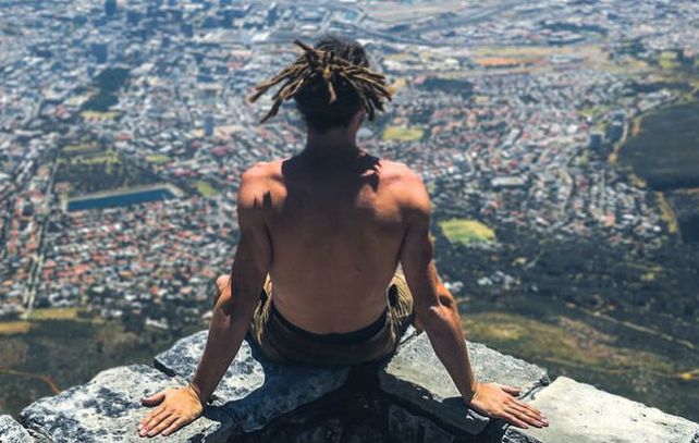 Louis Cole tiene 31 años y se pasó el 2014 viajando por el mundo sin gastar un centavo.