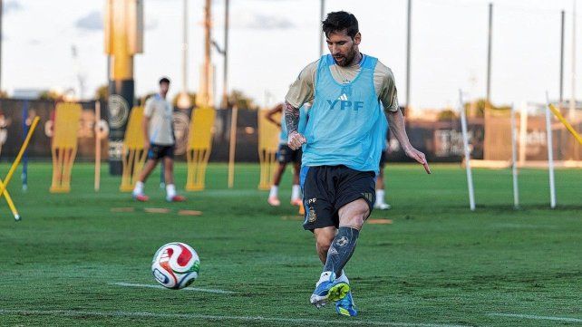 Messi será titular en Argentina este martes.