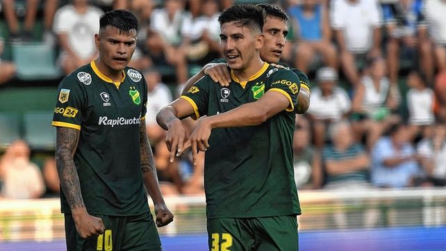 Fontana festeja el gol que le dio el triunfo a Defensa.
