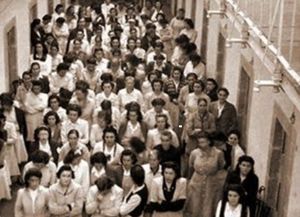 Memorias urbanas feministas: buscan poner baldosas en la ciudad para recuperar la historia de las mujeres