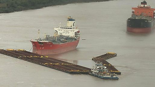 Choque en el río: explicaron por qué el remolcador impactó contra el buque