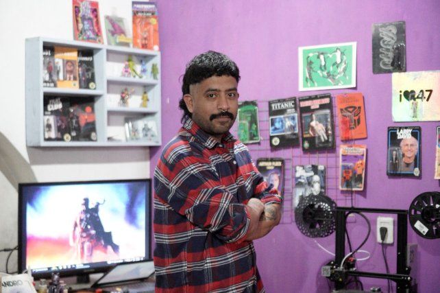 José “Jota” Fuentes empezó como un hobby a hacer sus muñecos y ahora tiene demanda desde distintos puntos del país.