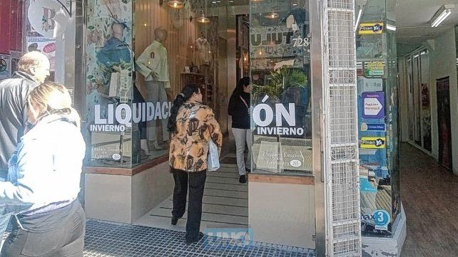 La liquidación de ropa de invierno llegó temprano este año