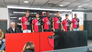 Colón presentó sus seis incorporaciones