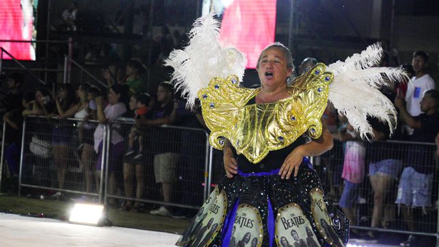 Color y alegría en la primera noche del carnaval rosarino 