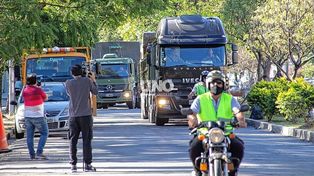 Los camiones del Ejército Argentino que llegaron a Santa Fe con el hospital de campaña donado por Estados Unidos a Argentina.&nbsp;