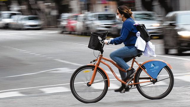Colectivos parados&nbsp;y a pedalear. El municipio suma 34 kil&oacute;metros de bicisendas.