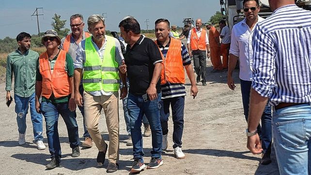 La ruta une la autovía nacional 12 con el acceso a la localidad de Piedras Blancas