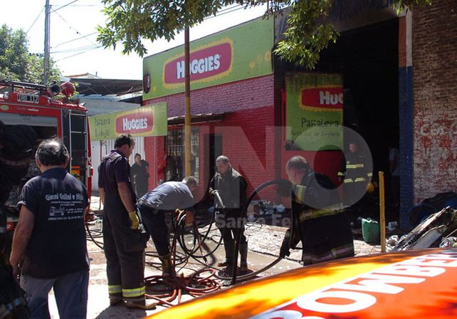 Se incendió una pañalera en Estanislao Zeballos al 4.300, en el norte de la ciudad