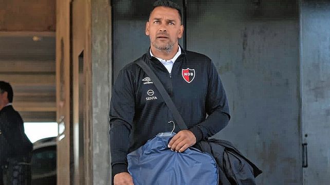 Fernando Gamboa dejaría de ser el técnico de Newells e irían por Heinze o Berizzo.