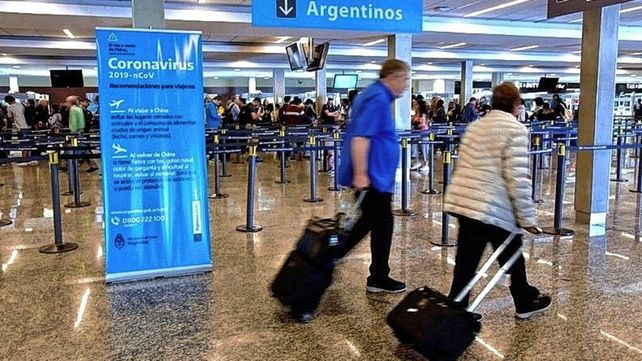 Prohibir pagar pasajes en cuotas con tarjeta de crédito es un golpe a la clase media