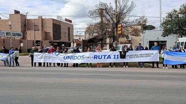 Abrazo simbólico a la Ruta Nacional 11