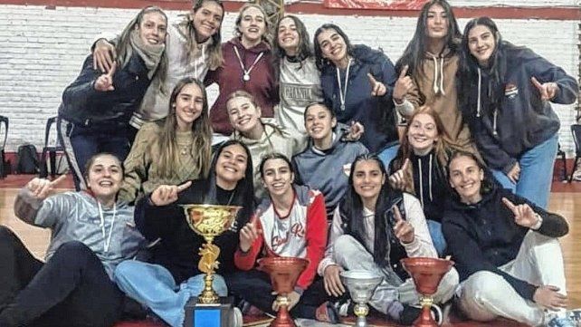 La rama femenina en la Asociación Santafesina determinó como se jugarán los torneos en el segundo semestre.