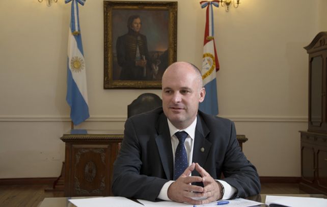 Henn dijo que denunciará penalmente a la firma Coto por lo daños en la Legislatura