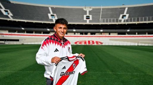 Thiago Almada firmó su contrato en River y se entrena junto a sus nuevos compañeros
