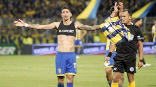 Di María y sus brazos abiertos, en el festejo del golazo que convirtió en el clásico.