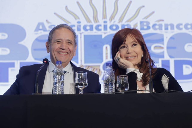 Sergio Palazzo, titular a nivel nacional del sindicato de los trabajadores bancarios, junto a Cristina Kirchner. 