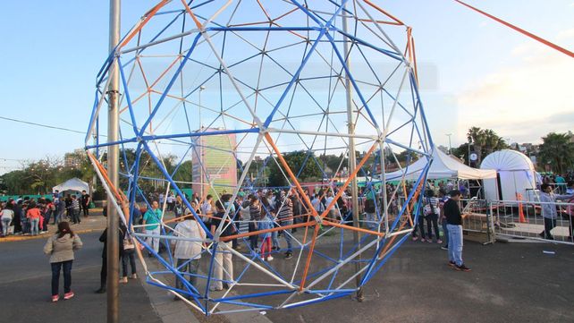 Grandes y chicos desafiaron el frío y recorrieron Tecnópolis Federal