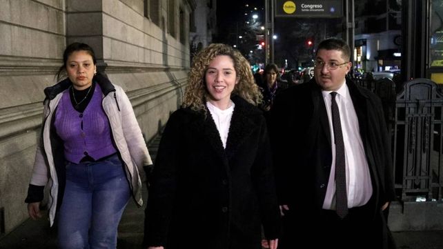 Lourdes Arrieta conformó un monobloque antes de que la echen de la bancada