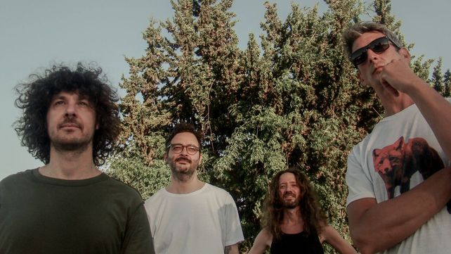 Aguas Tónicas es la banda fundadora del sello Discos del Saladillo y tiene más de 15 años de trayectoria.