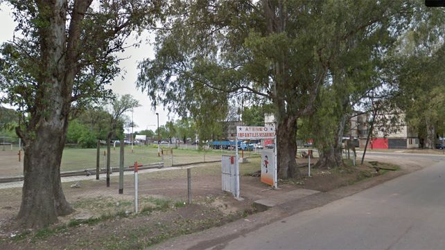 El Club Infantiles Rosarinos. Ayer había casi cien chicos jugando al fútbol cuando empezó la balacera a pocos metros.&nbsp;