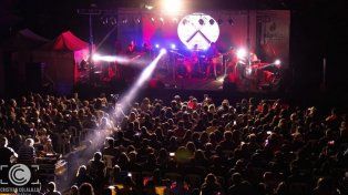 ¿Alguna vez pensaste que podrías vivir la Experiencia Pink Floyd en Paraná? Prima llega el domingo 18 al Teatro 3 de Febrero de Paraná