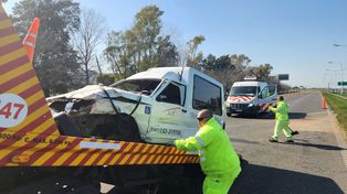 El conductor del utilitario sufrió heridas tras volcar y fue derivado a un centro asistencial.&nbsp;