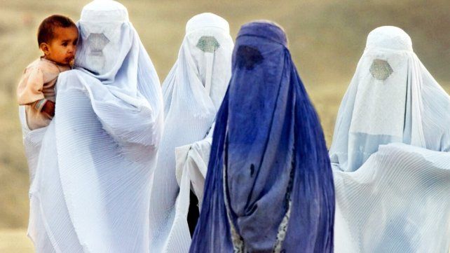 Afganistán: restringen acceso a mujeres a restaurantes