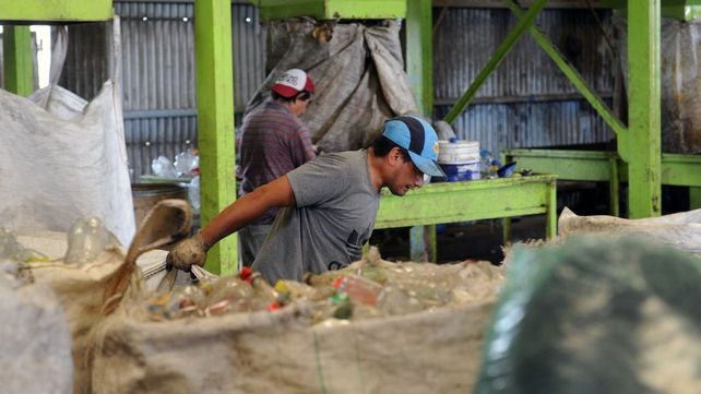 Instan a los vecinos a separar los residuos en origen para facilitar la recuperación y contribuir al cuidado del medio ambiente.