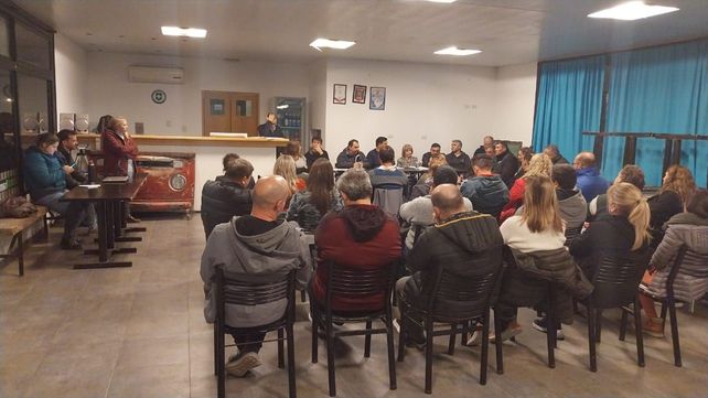 El intendente y algunos ediles se reunieron con los vecinos para discutir los alcances del convenio.
