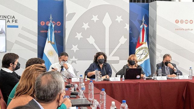Carla Vizzotti estuvo junto a la ministra de Salud de Santa Fe Sonia Martorano y entre otros temas se refirió al uso del barbijo en la pandemia Carla Vizzotti estuvo junto a la ministra de Salud de Santa Fe Sonia Martorano y entre otros temas se refirió al uso del barbijo en la pandemia