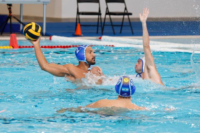 &nbsp;La Selección masculina nacional de waterpolo avanzó a semifinales al derrotar a Puerto Rico.