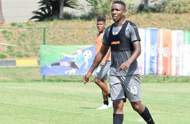 Habría sido ofrecido a Unión el colombiano Carlos Carbonero