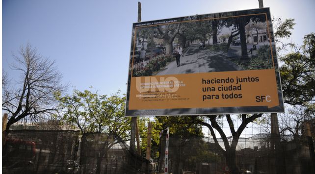 {altText(Cartel de obra – Refacción y remodelación de Avenida Freyre,Está cortada calle La Rioja por la obra de remodelación de Avenida Freyre)}