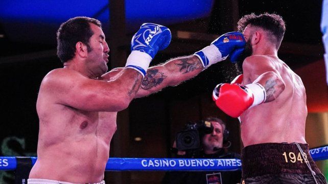 Jairo Suárez no pudo levantarse tras un preciso gancho al hígado.