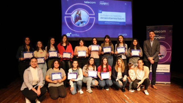 Niñas y adolescentes entrerrianas finalizan formación en habilidades digitales y recibieron sus certificados de Telecom