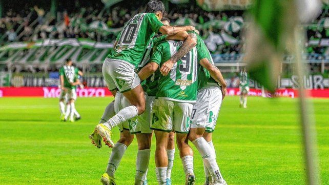 En un partido que tuvo tres penales, Banfield consiguió su primer triunfo ante Newells